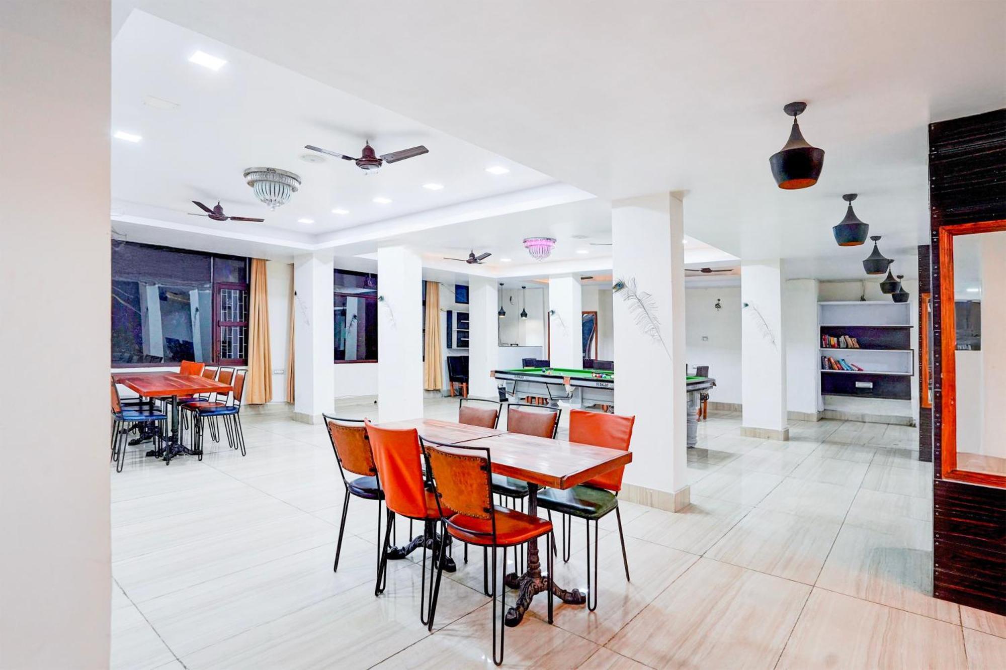 Super Townhouse Mall Road Near Library Chowk ムスーリー エクステリア 写真